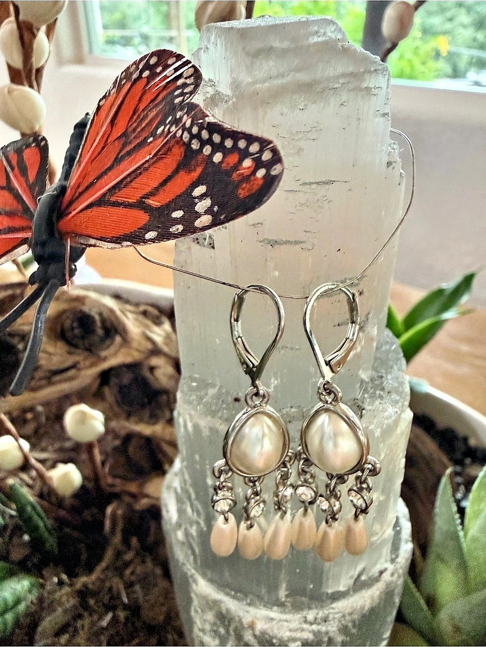 Pearl Dangle Earrings in White & Silver Like New